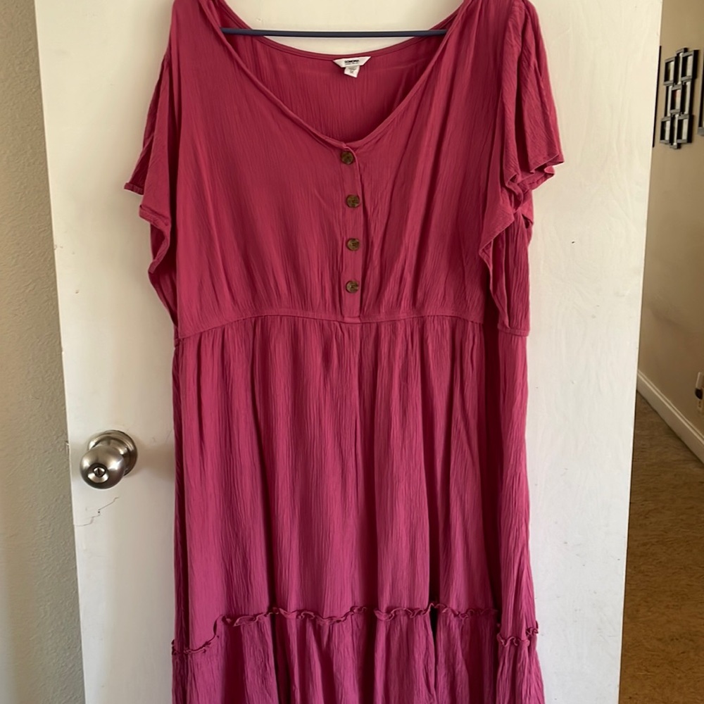 Summer dress with button accent